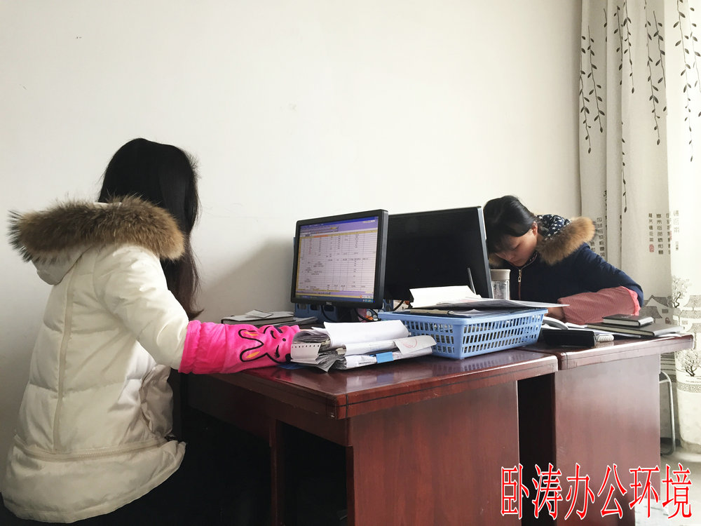 臥濤人正在辦公